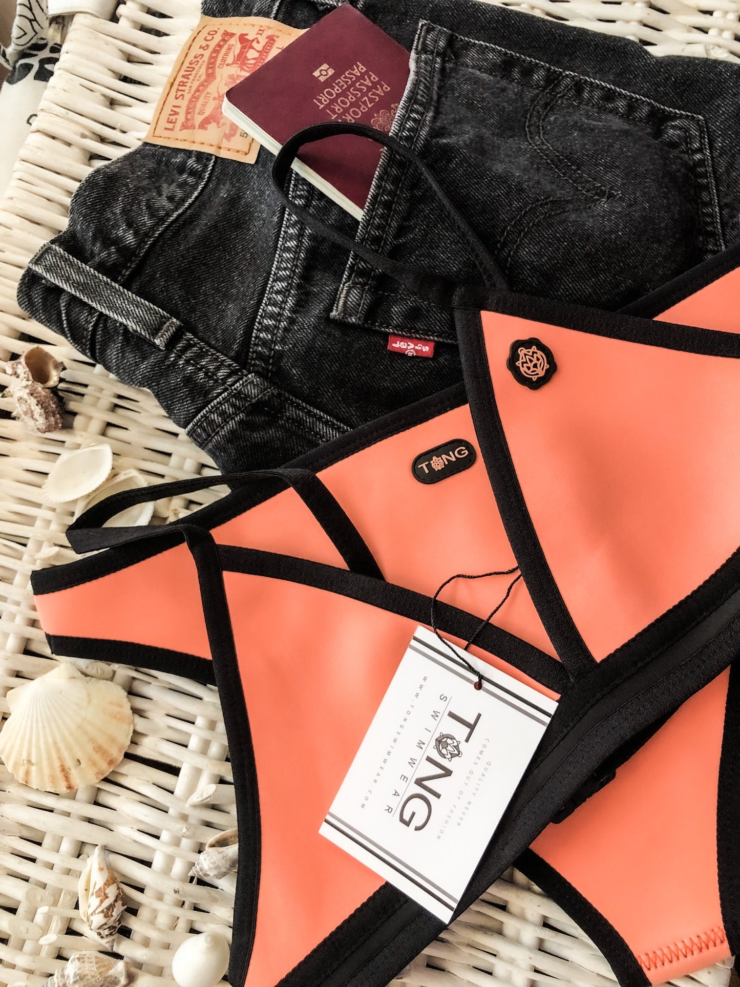 Reversible Aruba Bikini Top – Coral & Black